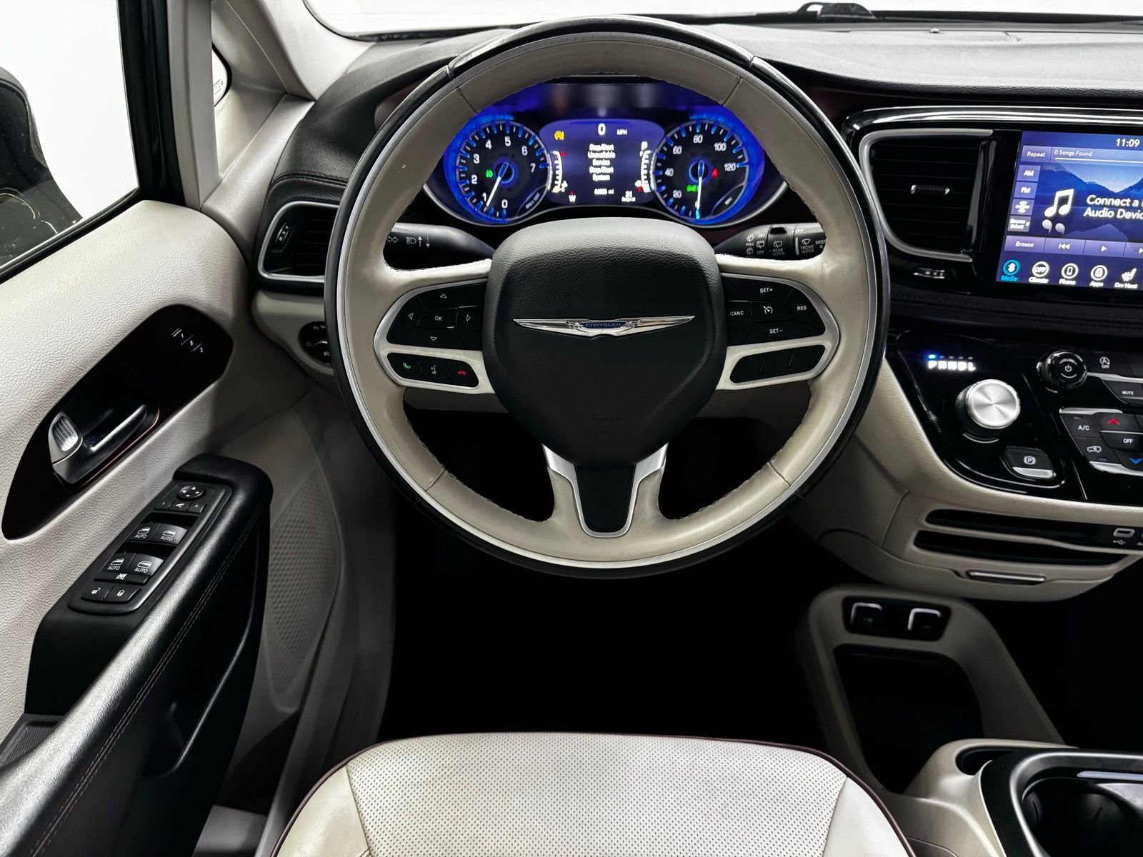 Used 2020 Chrysler Pacifica Limited FWD image 15