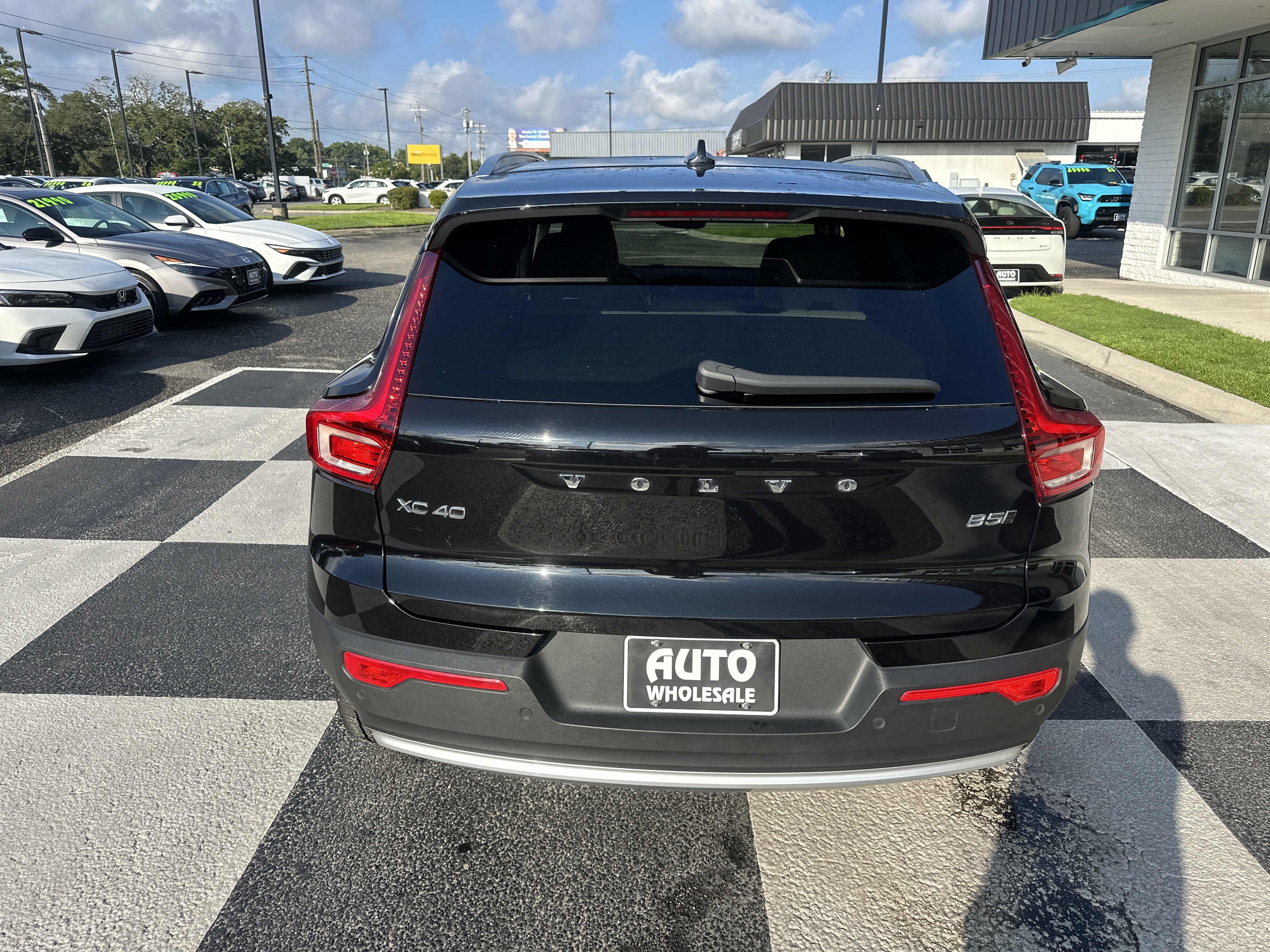 Used 2024 Volvo XC40 B5 Plus w/ Climate Package AWD/4WD image 4