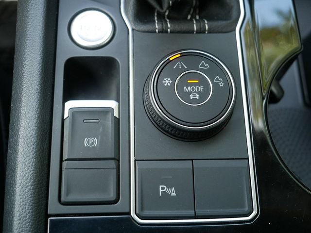 Certified 2023 Volkswagen Atlas SEL R-Line AWD/4WD image 37