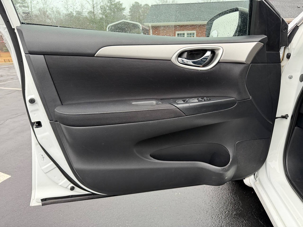 Used 2015 Nissan Sentra SV w/ Style Package FWD image 10