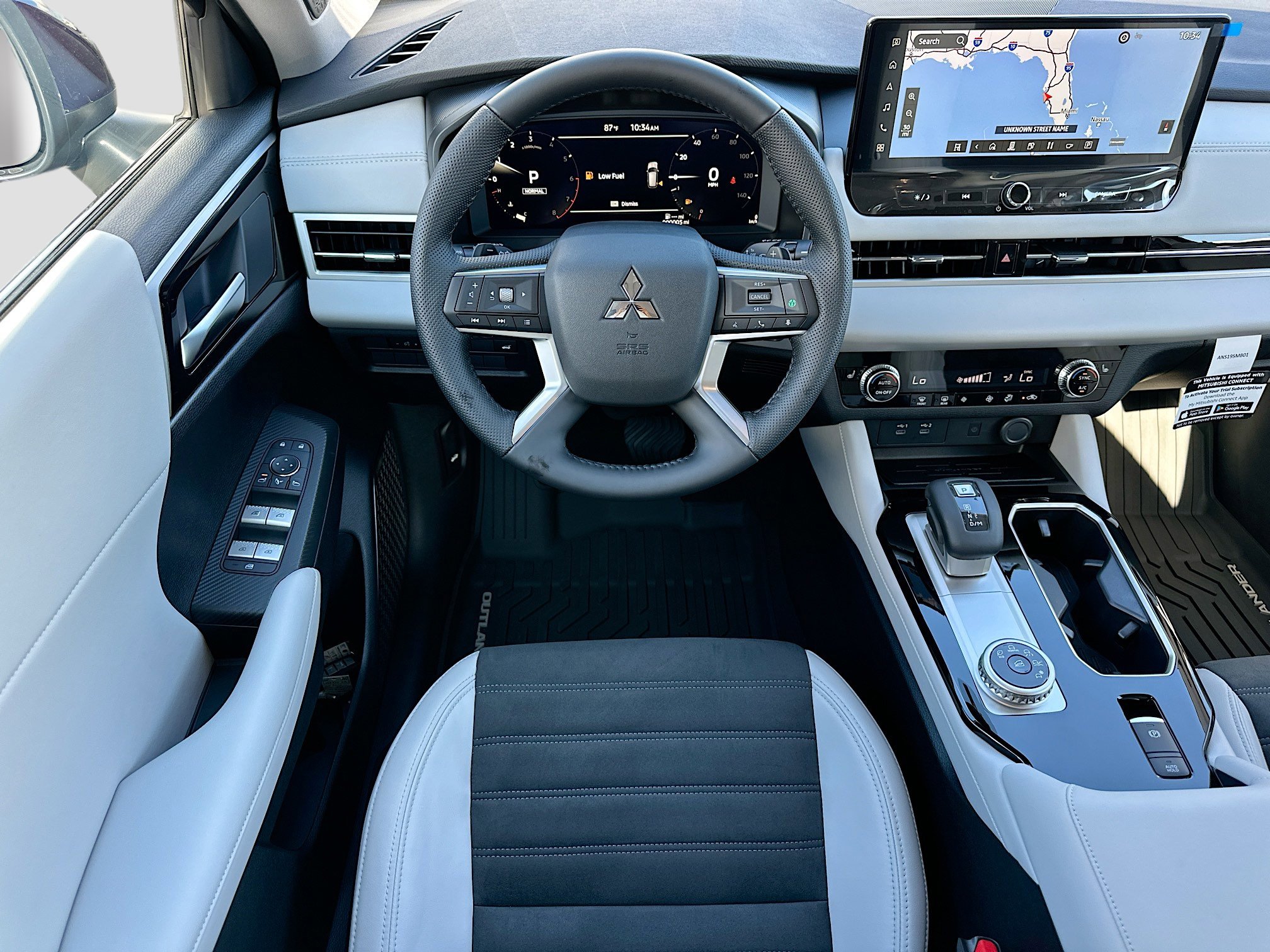 New 2025 Mitsubishi Outlander SE image 16