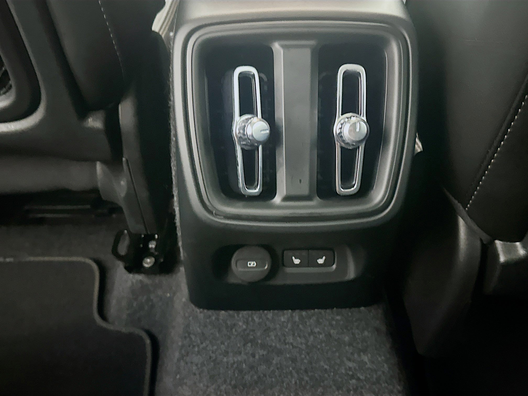 Used 2025 Volvo XC40 B5 Core AWD/4WD image 29