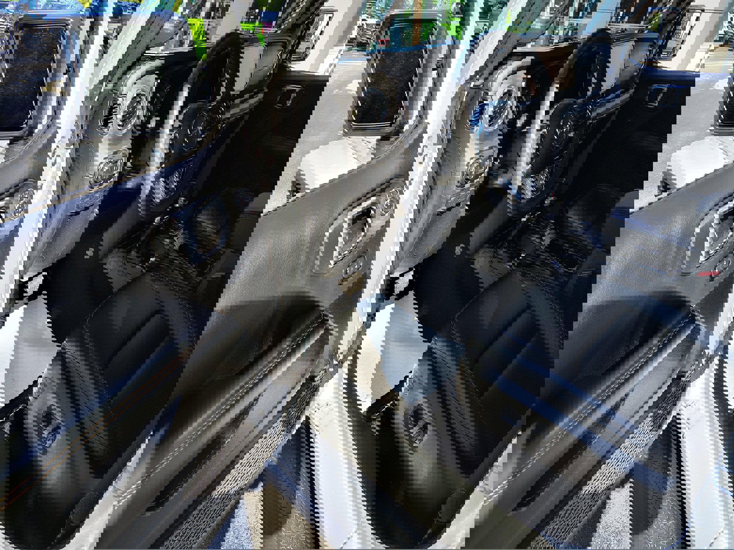 Certified 2024 Jeep Wrangler Sahara w/ Technology Group image 16