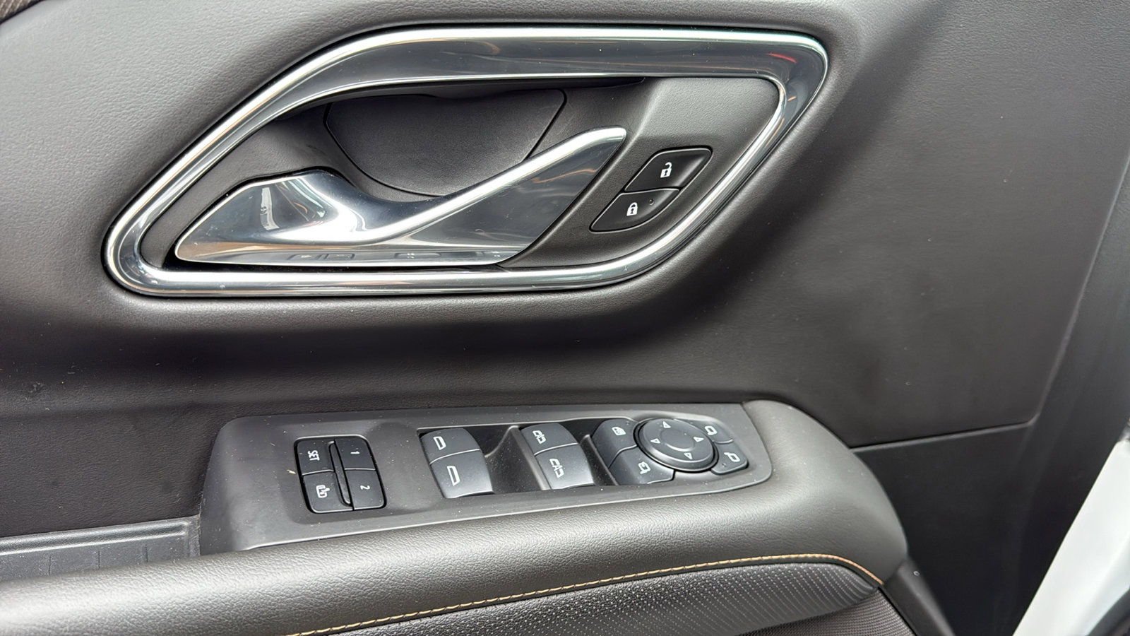 Used 2024 GMC Yukon XL AT4 image 11