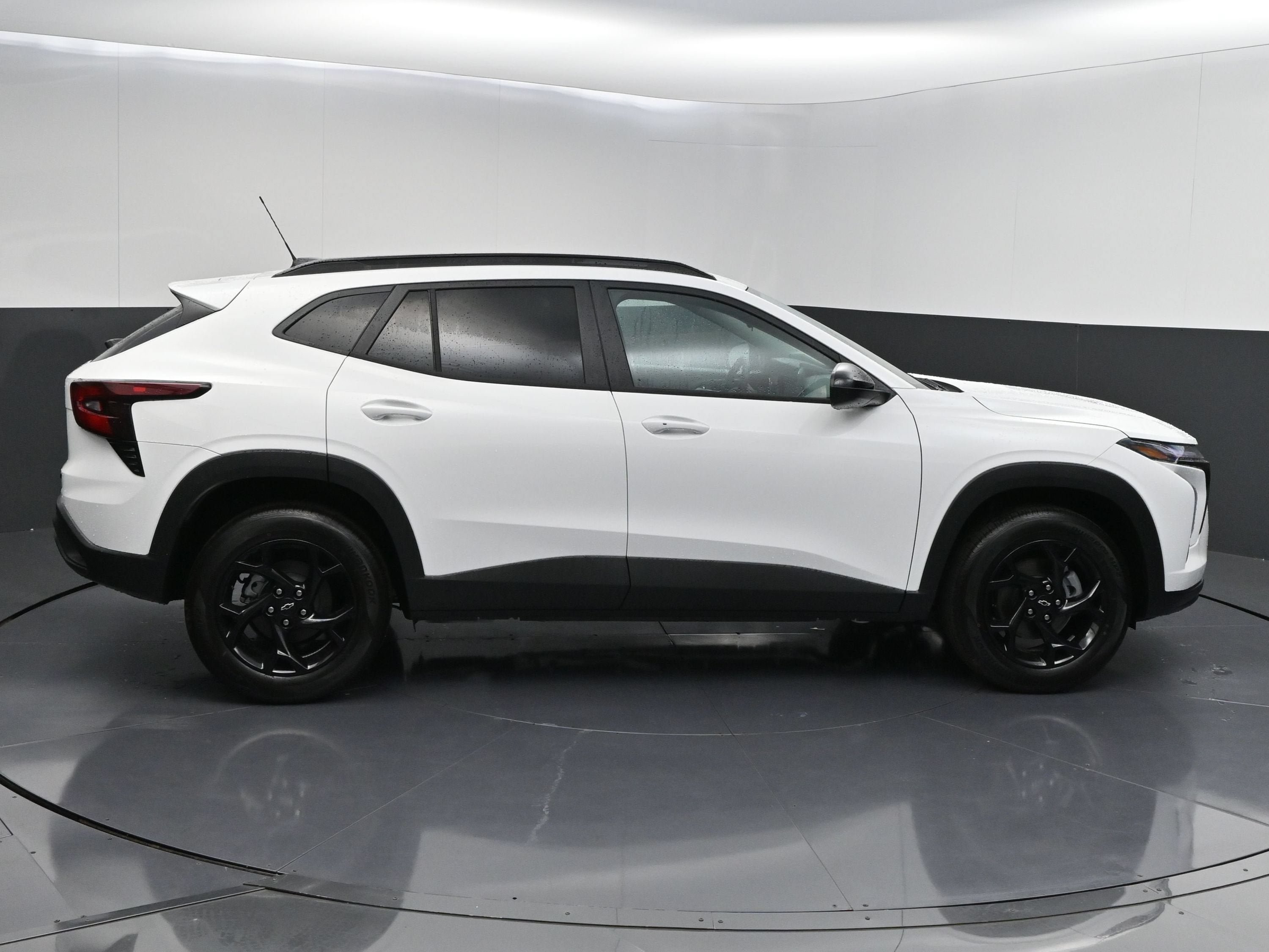 New 2026 Chevrolet Trax LT w/ Driver Confidence Package FWD image 9