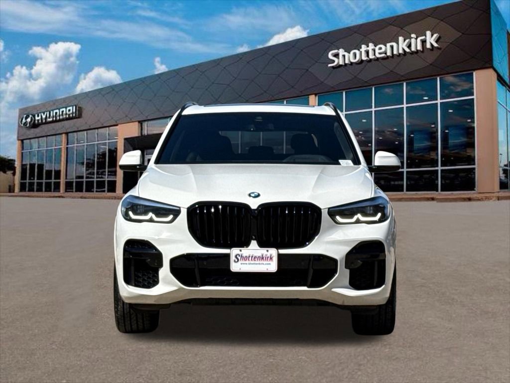 Used 2023 BMW X5 xDrive40i w/ M Sport Package image 2