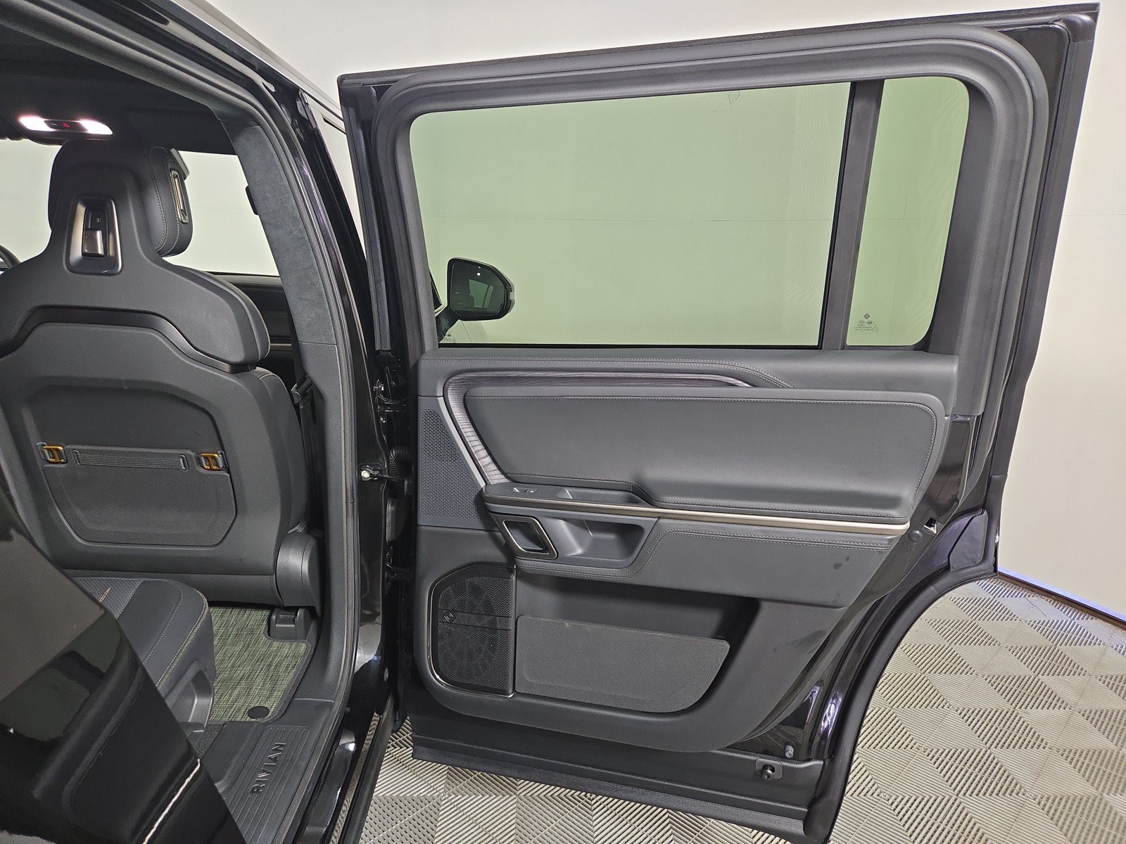 Used 2024 Rivian R1S Adventure AWD/4WD image 19