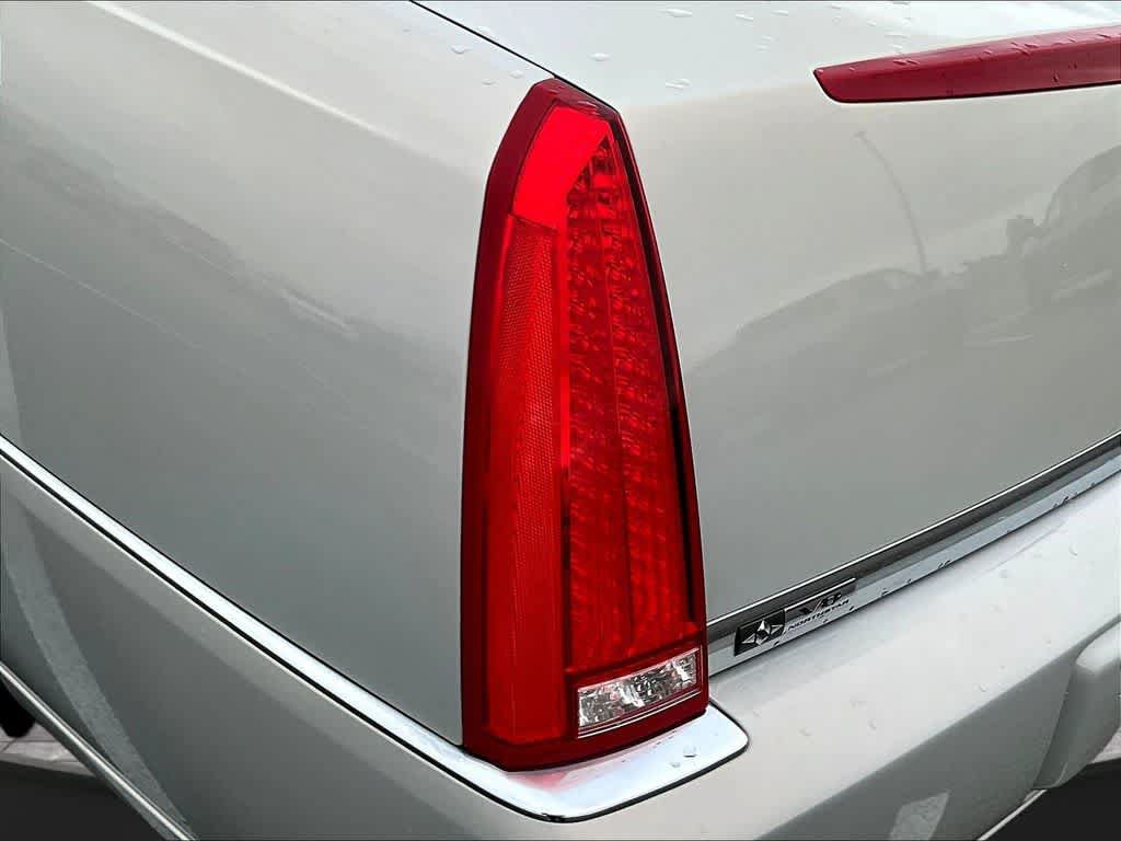 Used 2008 Cadillac DTS FWD image 24