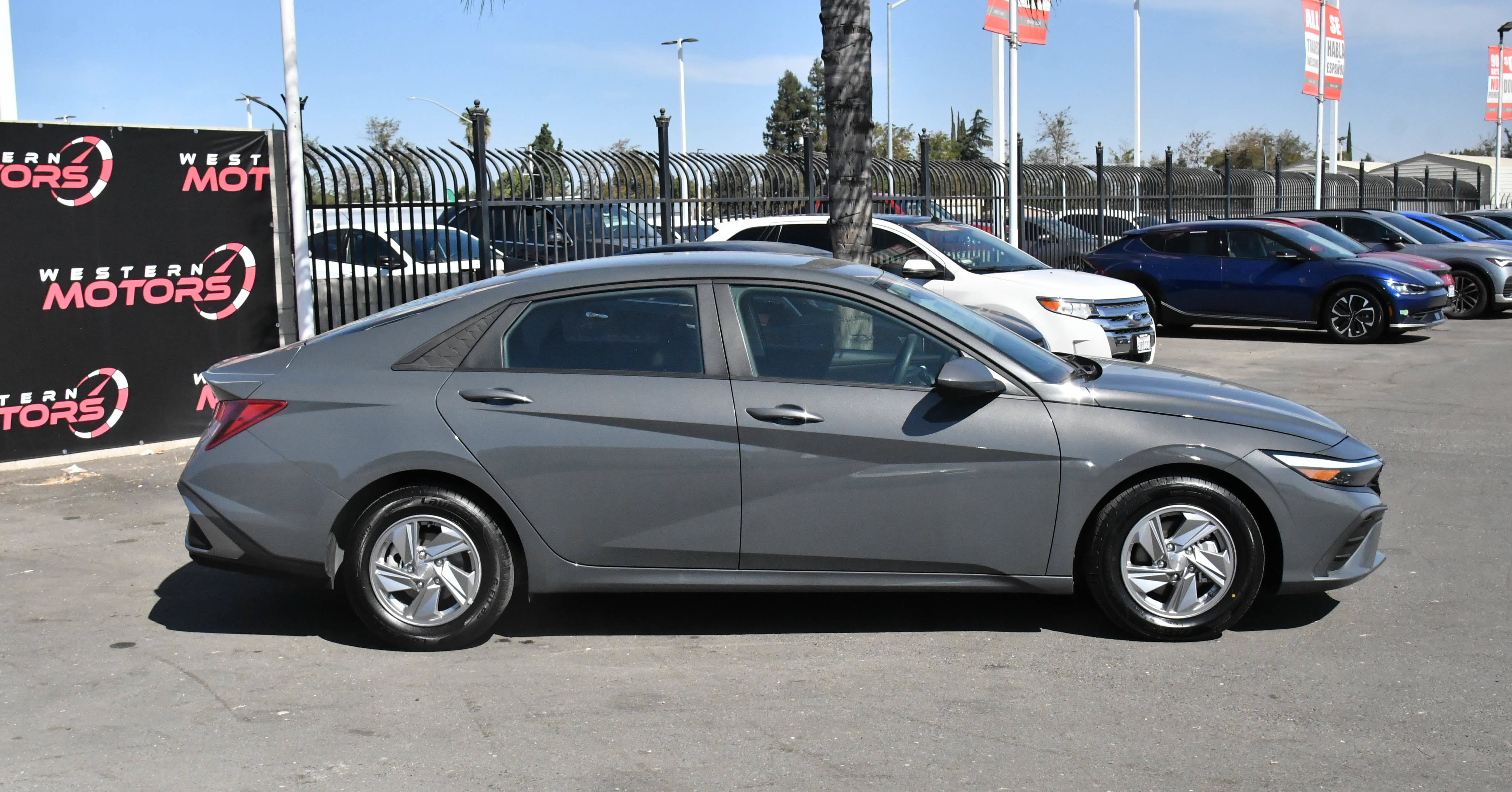 Used 2024 Hyundai Elantra SE FWD image 9