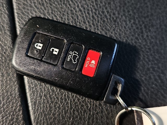Used 2018 Toyota Highlander XLE AWD/4WD image 31