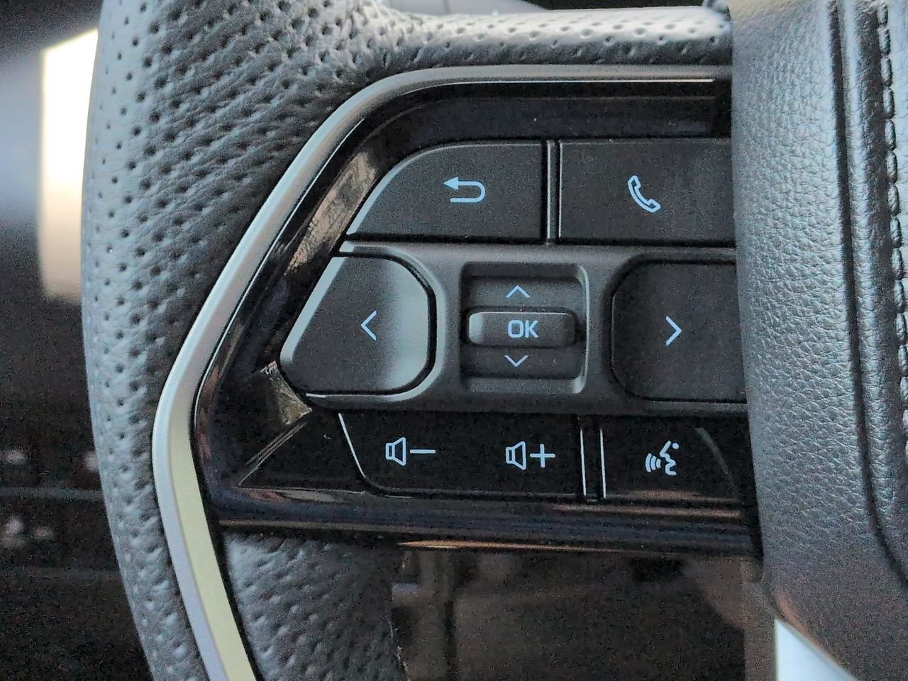 Used 2026 Toyota Sequoia Platinum AWD/4WD image 32