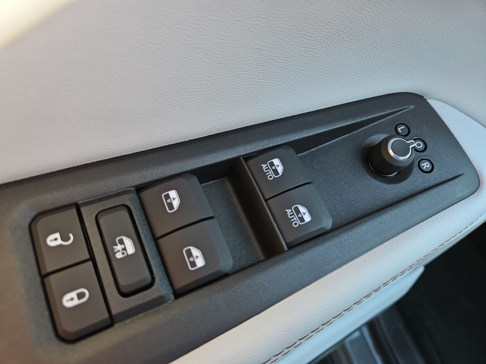 New 2026 Jeep Cherokee Overland AWD/4WD image 21