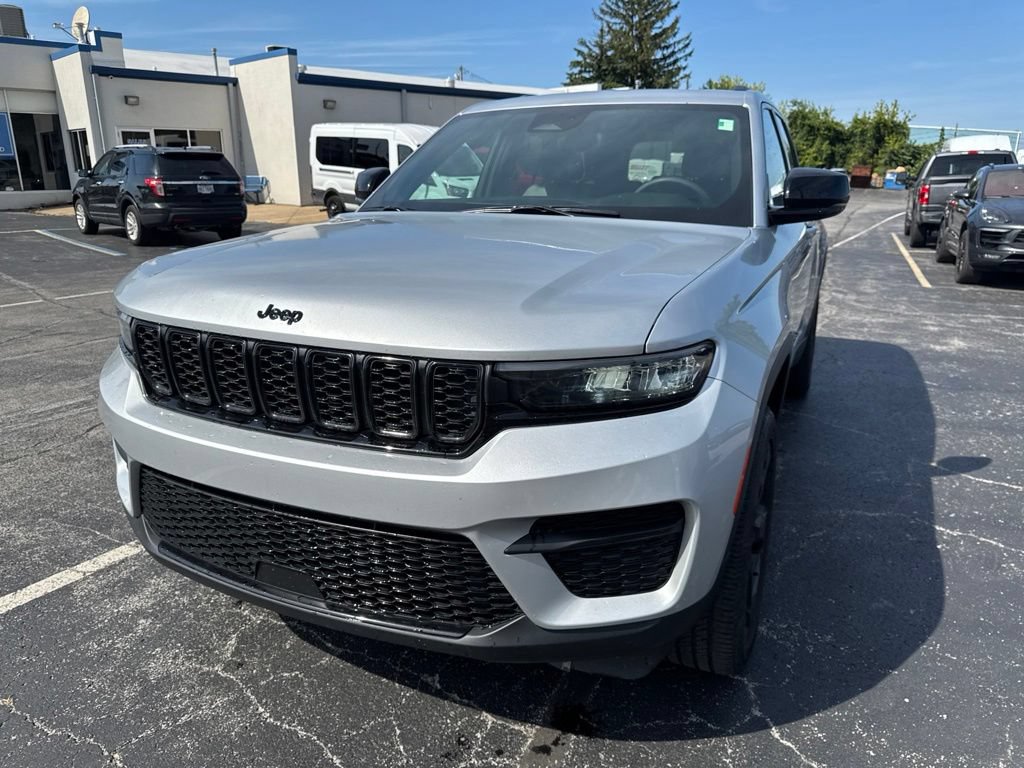 Used 2024 Jeep Grand Cherokee Altitude AWD/4WD image 50