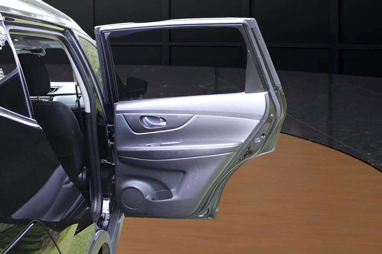 Used 2019 Nissan Rogue SV w/ Premium Package image 28