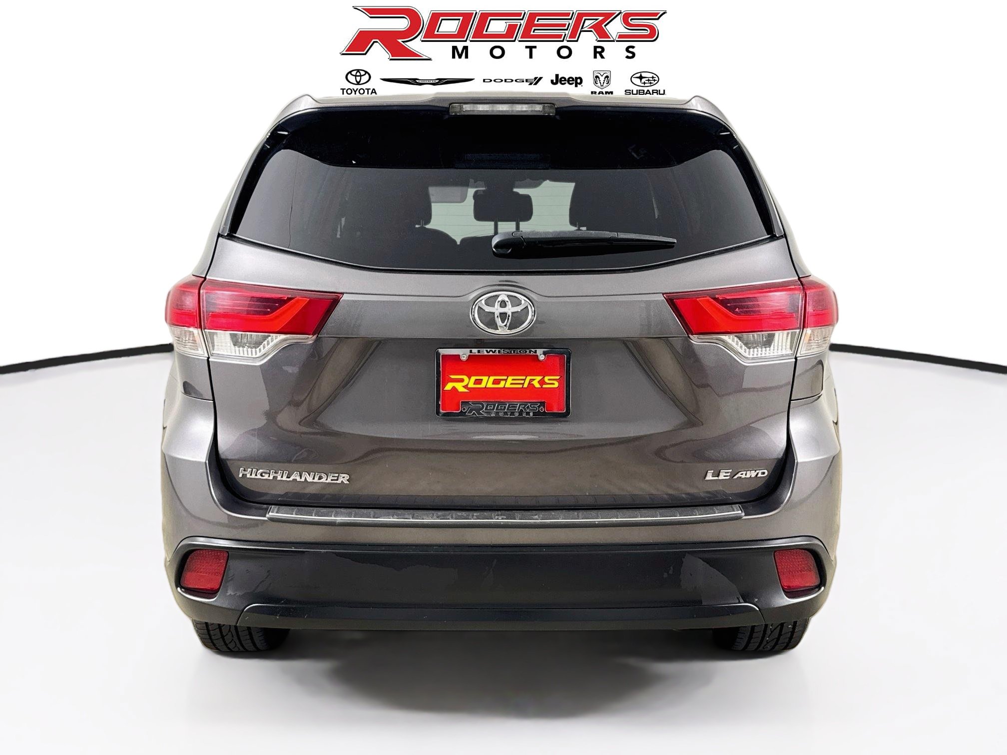 Used 2019 Toyota Highlander LE AWD/4WD image 12