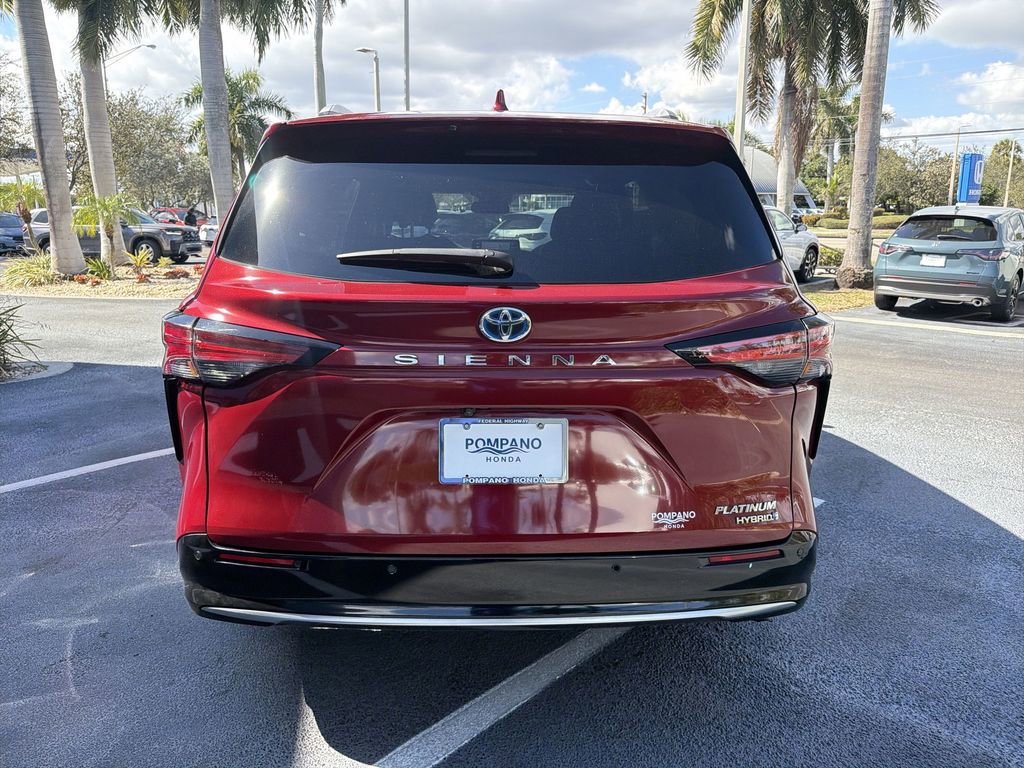 Used 2024 Toyota Sienna Platinum image 7