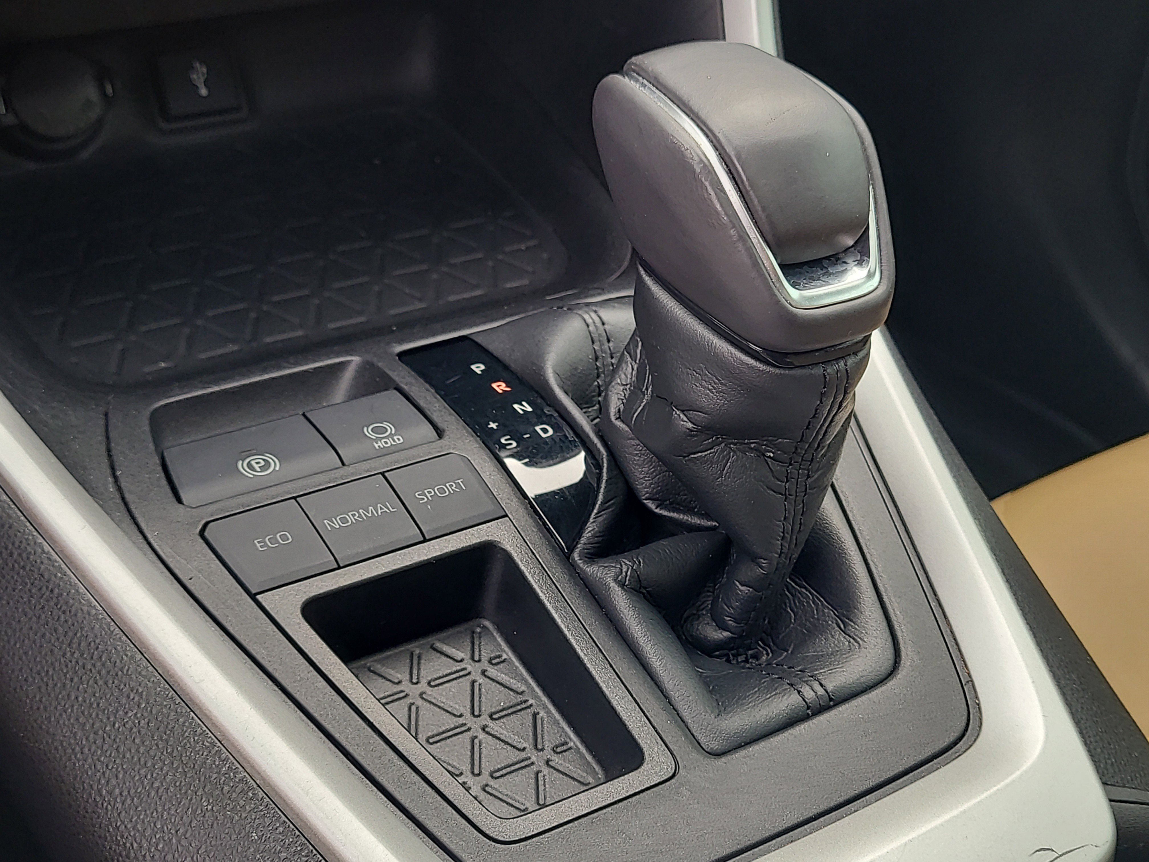 Used 2021 Toyota RAV4 XLE Premium FWD image 28