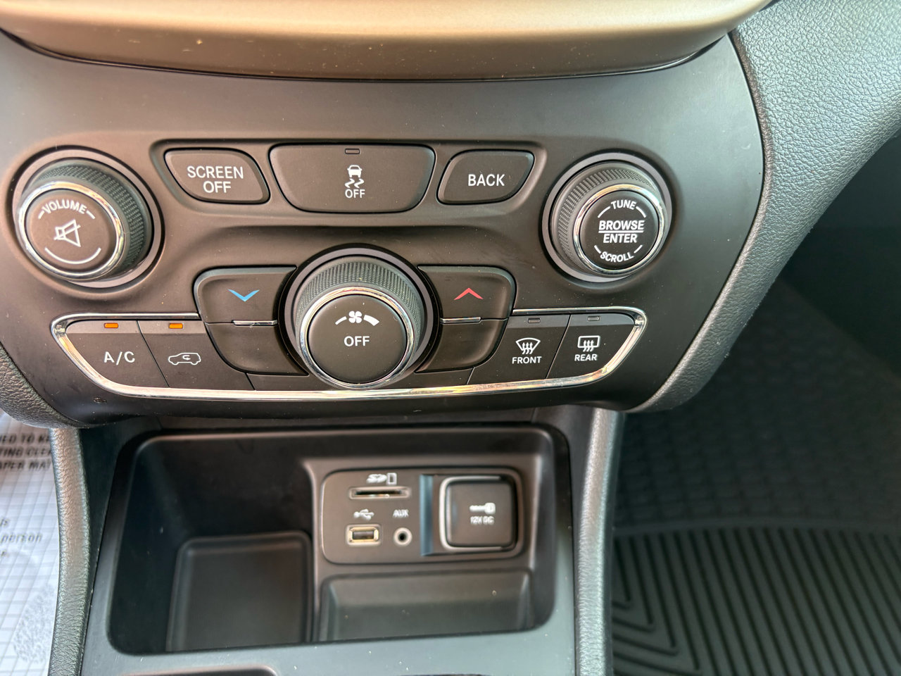 Used 2016 Jeep Cherokee Latitude image 25