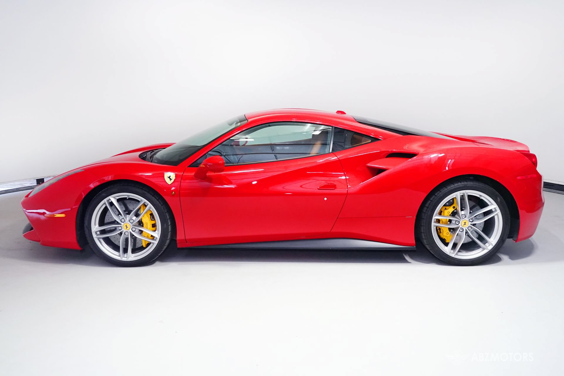 Used 2019 Ferrari 488 GTB RWD image 4