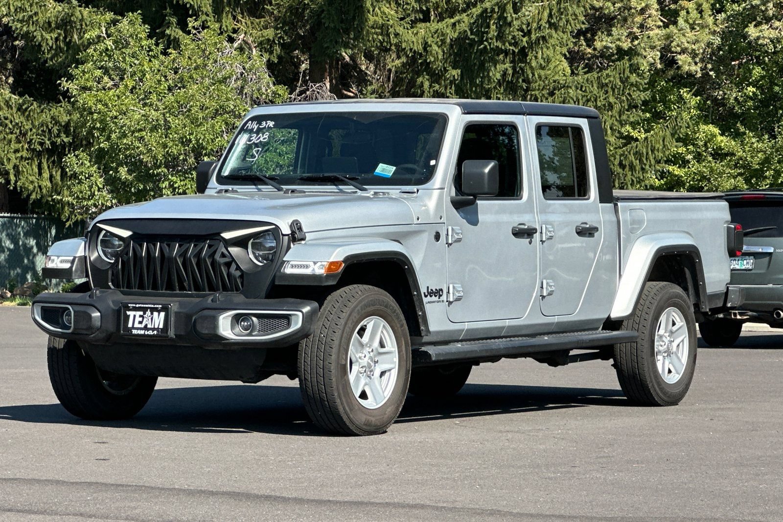 Used 2023 Jeep Gladiator Sport AWD/4WD image 8
