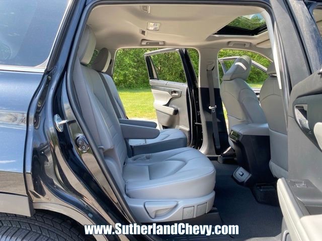Used 2023 Toyota Highlander XLE image 36