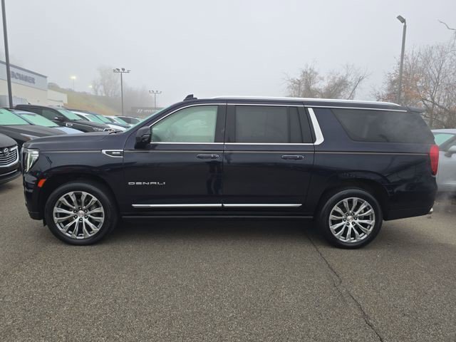 Used 2022 GMC Yukon XL Denali image 2