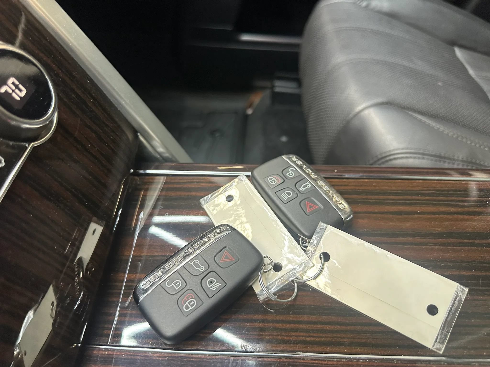 Used 2014 Land Rover Range Rover HSE AWD/4WD image 16