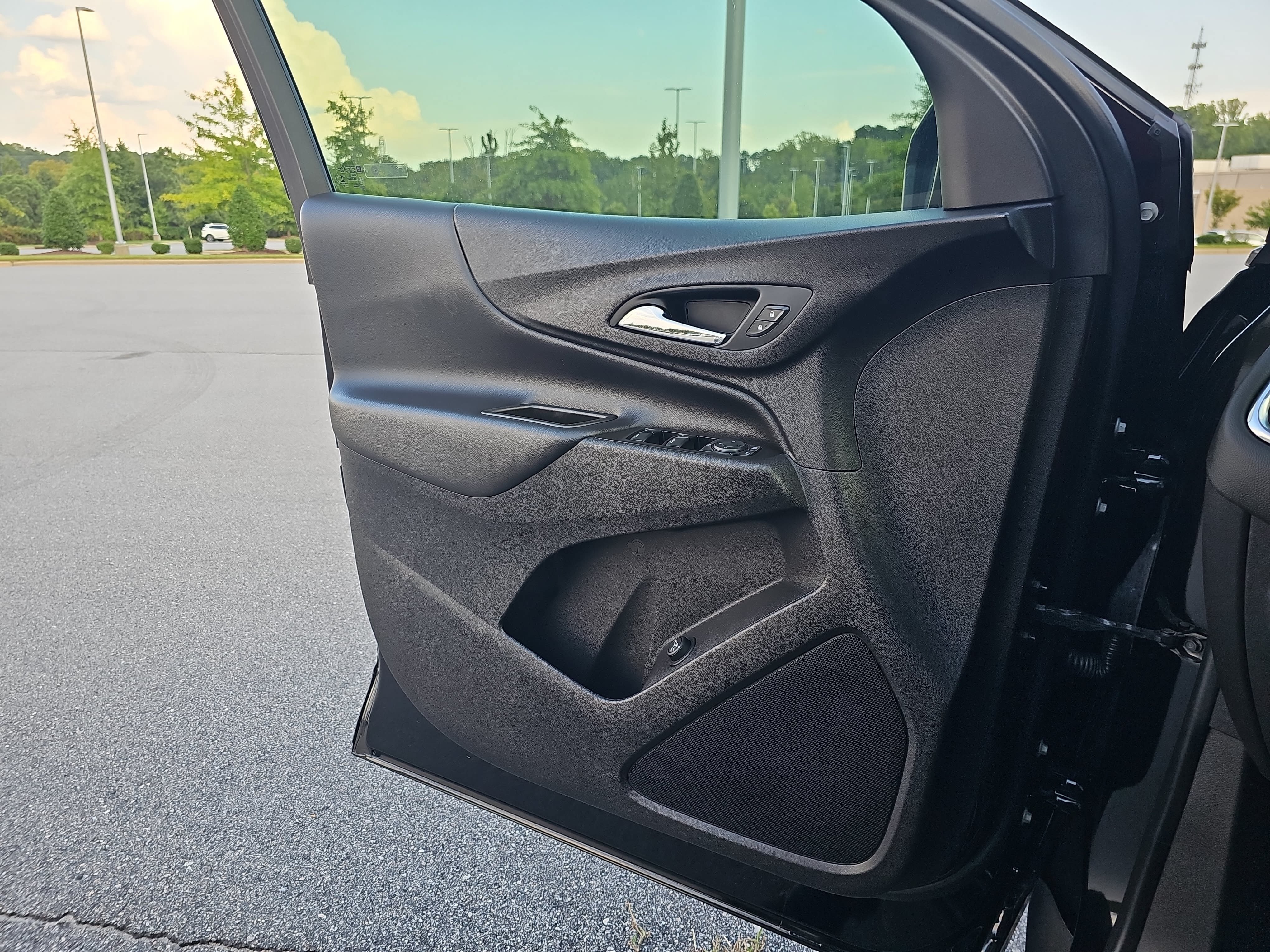 Used 2020 Chevrolet Equinox LT FWD image 27