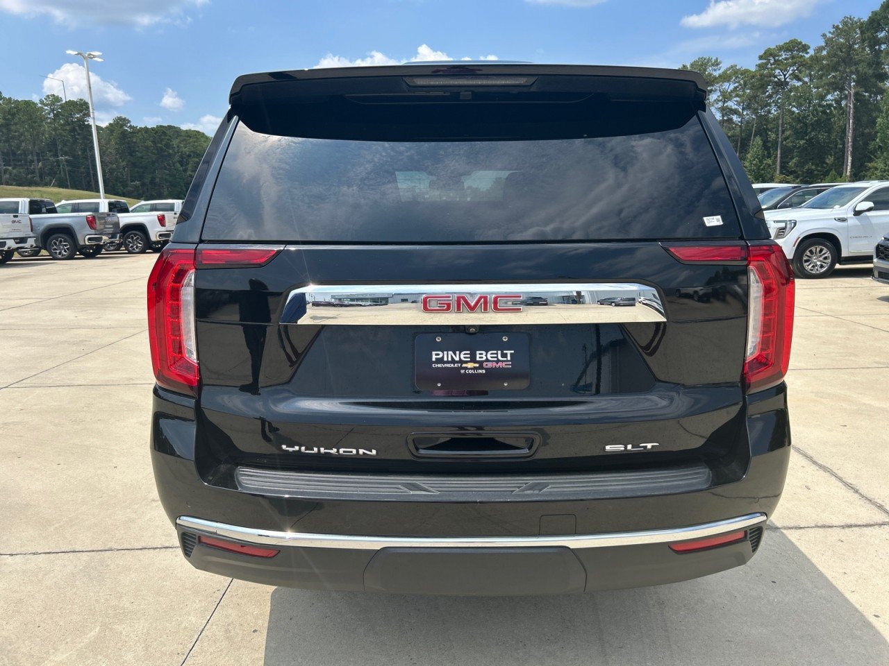 Used 2024 GMC Yukon SLT w/ SLT Luxury Package RWD image 6