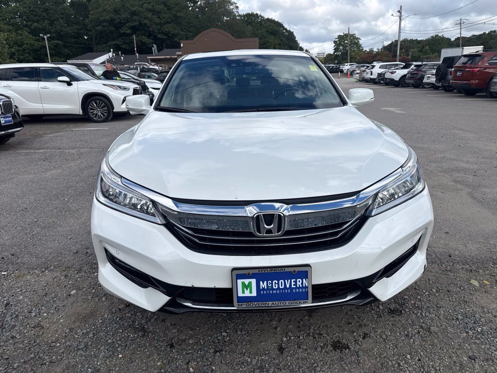 Used 2017 Honda Accord Touring image 3