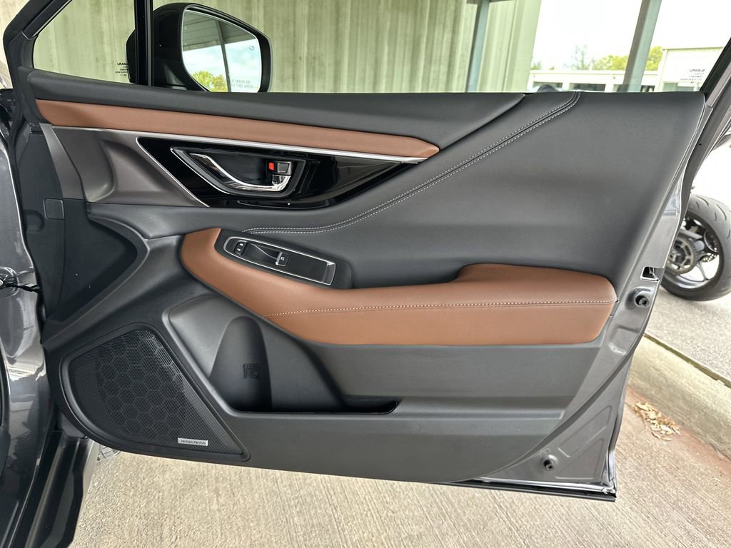 Used 2025 Subaru Outback Touring w/ Popular Package #2 image 37