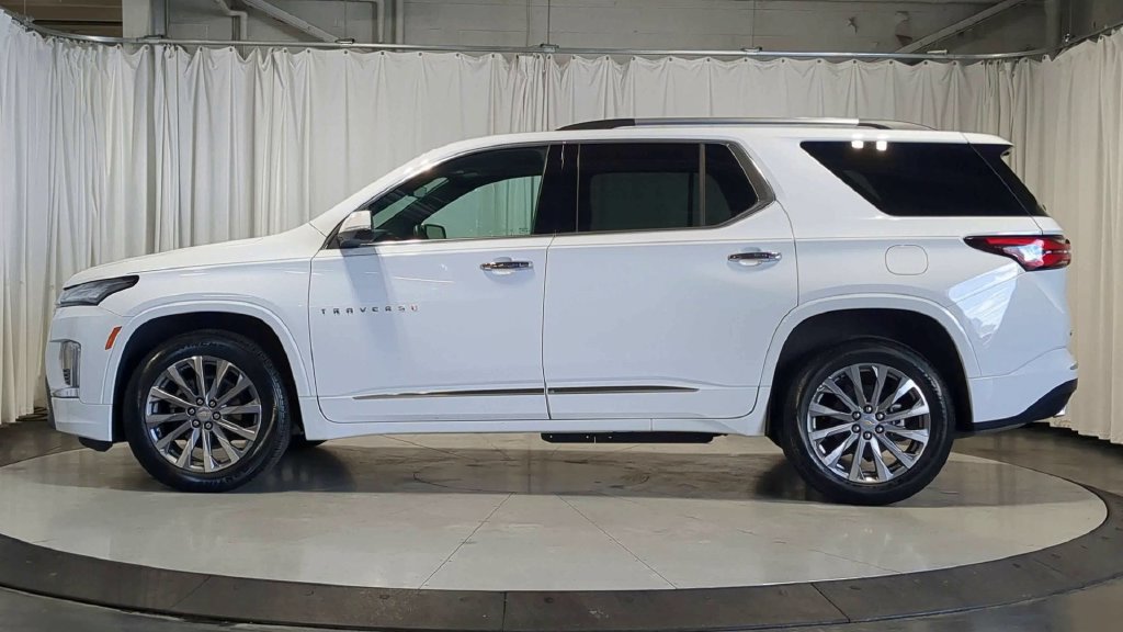 Used 2023 Chevrolet Traverse Premier w/ LPO, Floor Liner Package FWD image 5