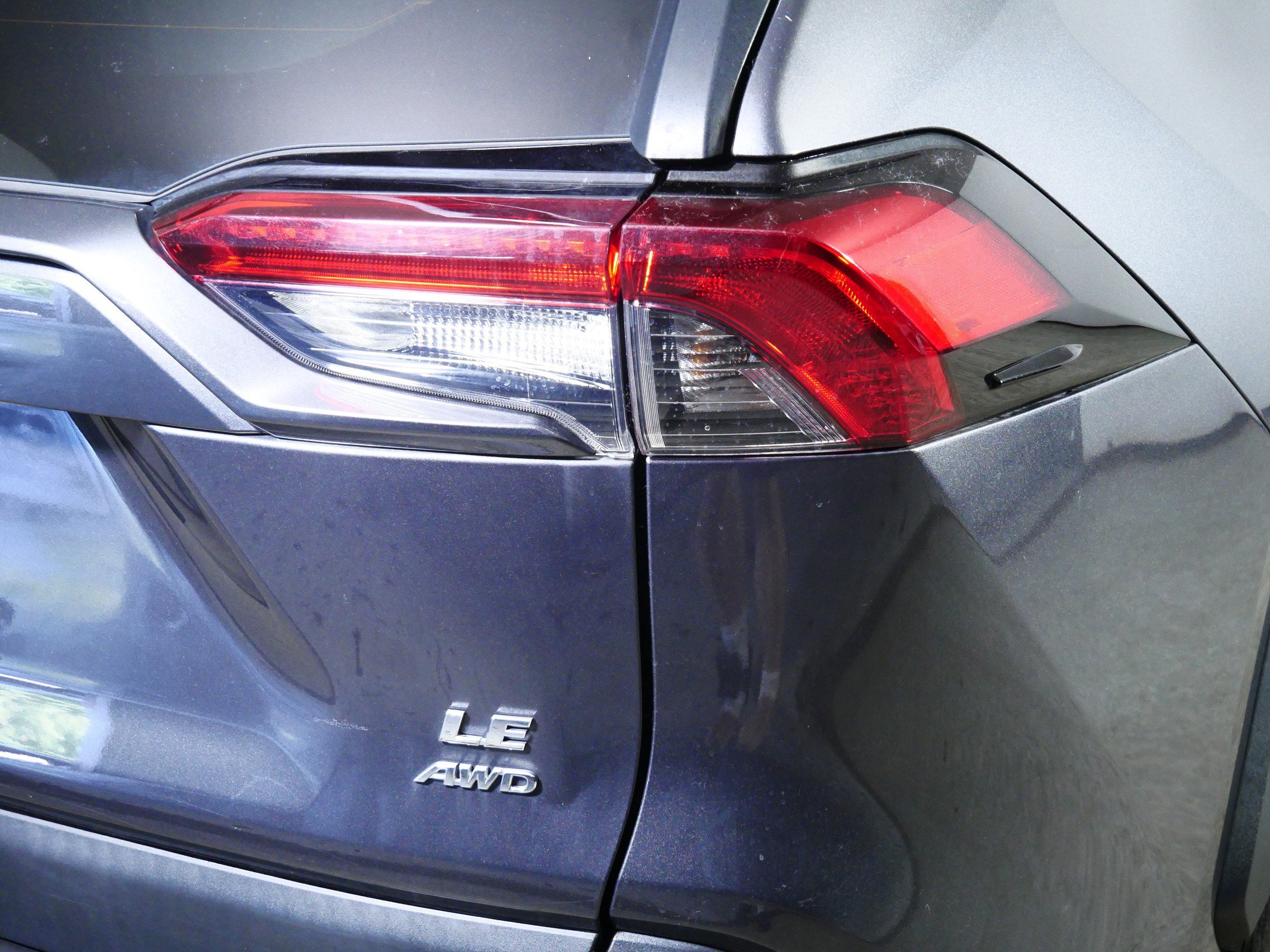 Used 2019 Toyota RAV4 LE w/ All Weather Liner Package AWD/4WD image 17