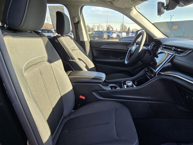 Used 2023 Jeep Grand Cherokee Laredo X image 30