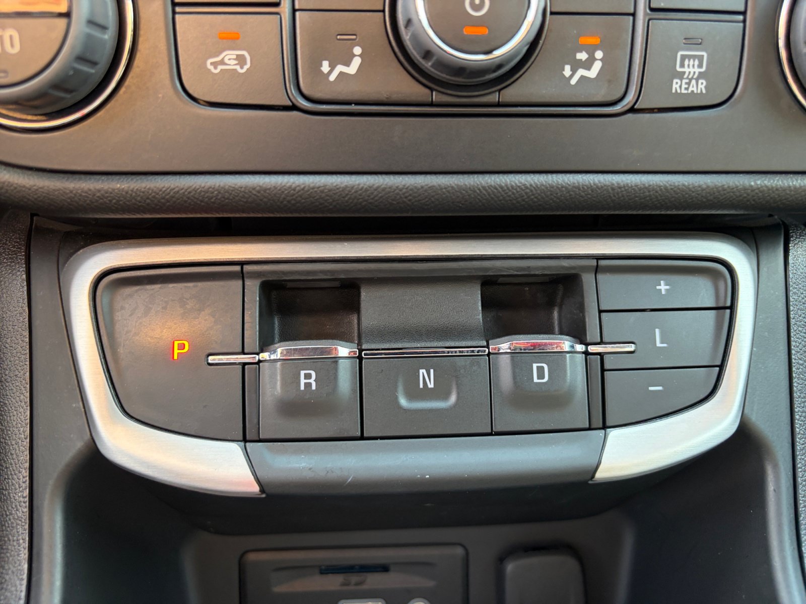 Used 2024 GMC Terrain SLT AWD/4WD image 19