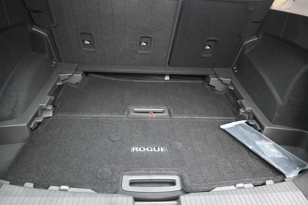 Used 2023 Nissan Rogue SL w/ SL Premium Package FWD image 18