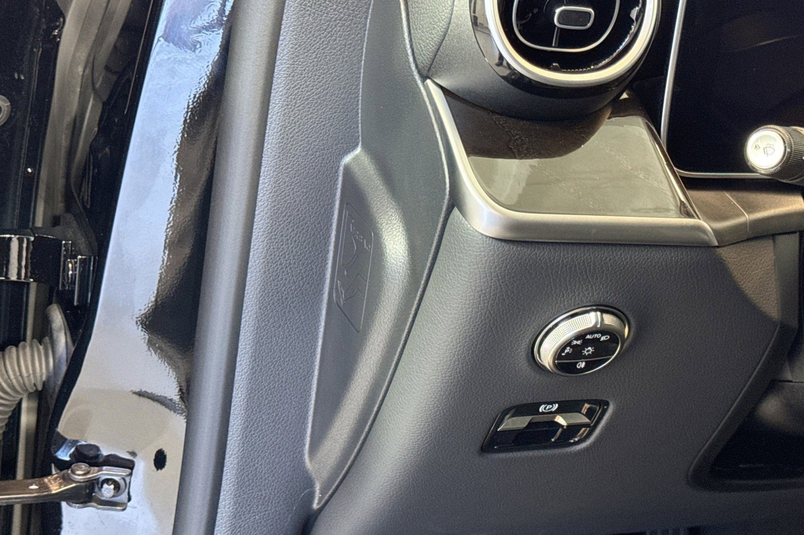 Certified 2025 Mercedes-Benz GLC 350e 4MATIC image 10
