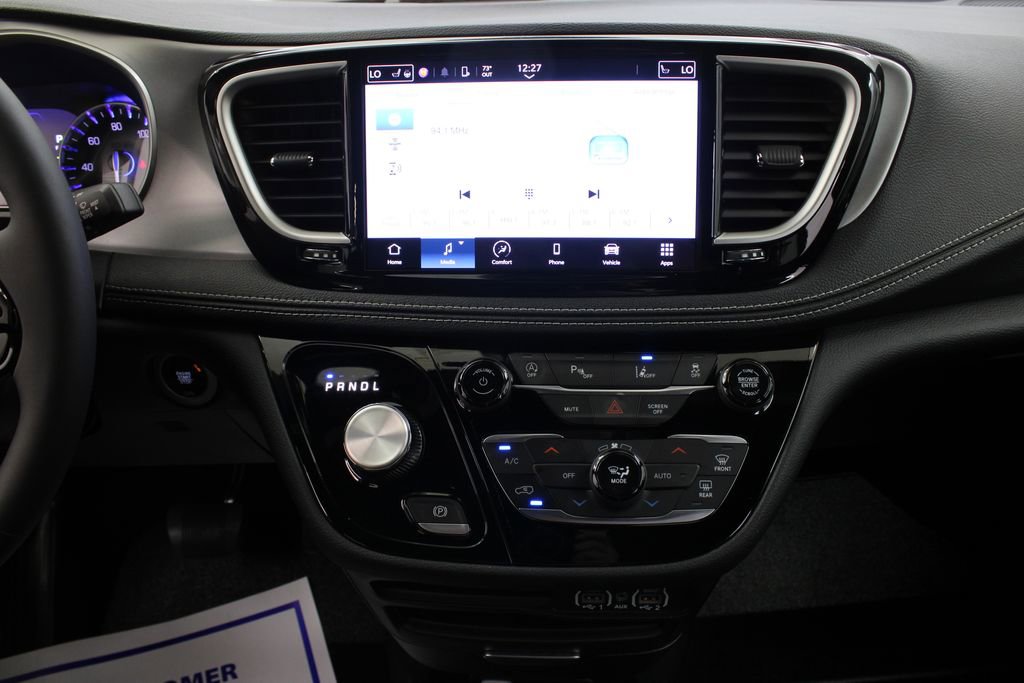 Used 2024 Chrysler Pacifica Touring image 22