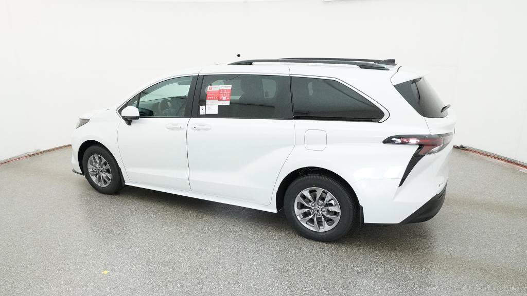 New 2026 Toyota Sienna XLE FWD image 7