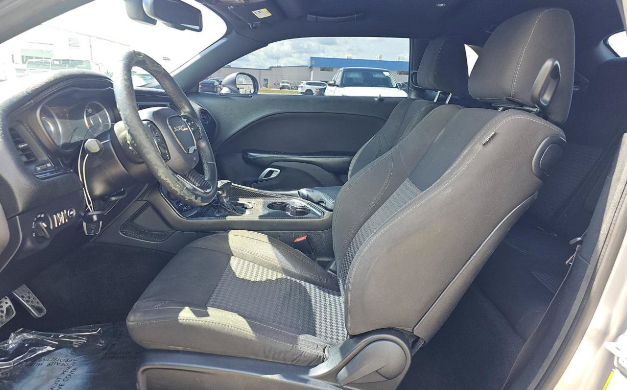 Used 2015 Dodge Challenger SXT RWD image 9