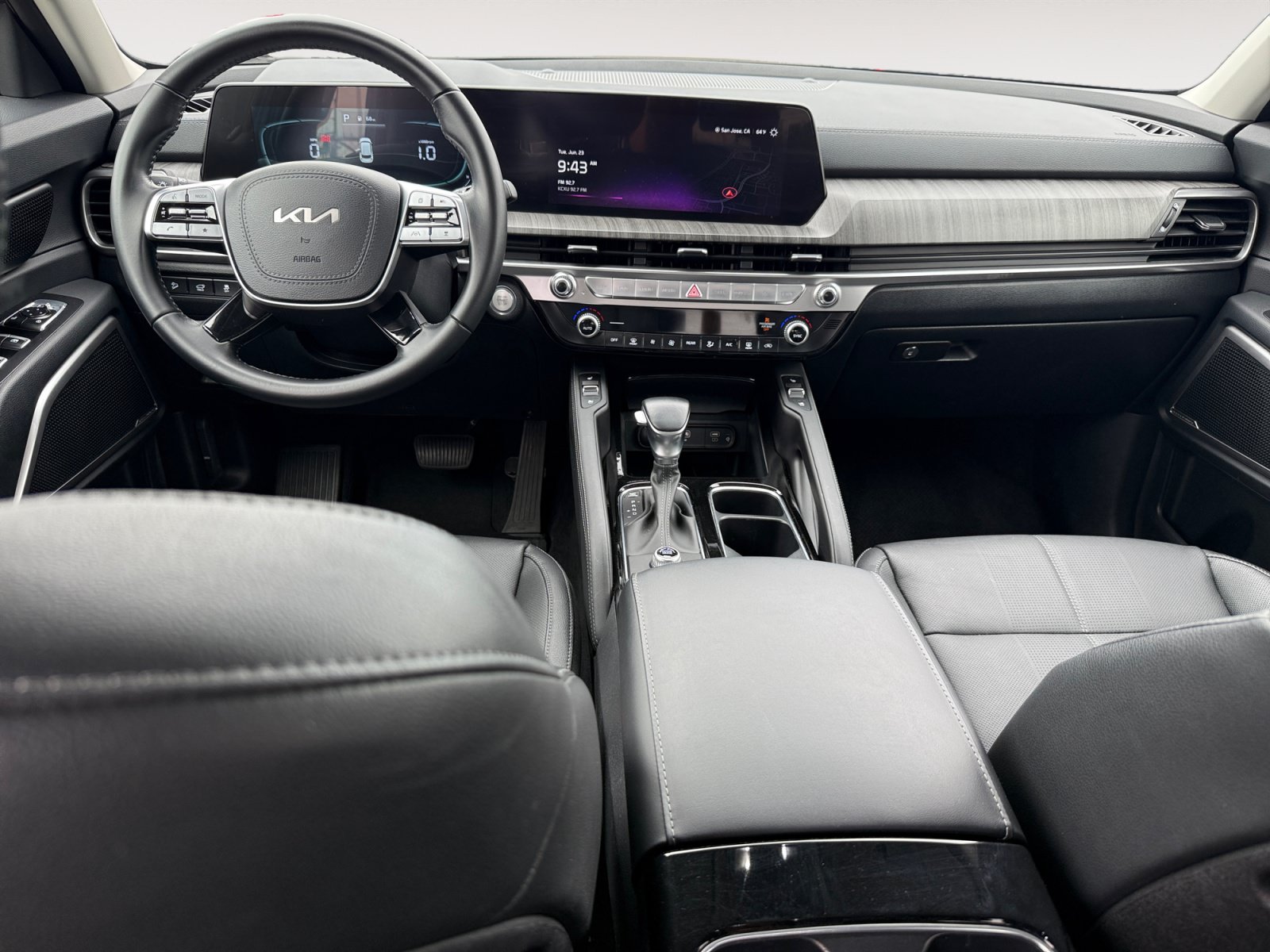 Certified 2025 Kia Telluride EX w/ EX Captain's Chair Package FWD image 15