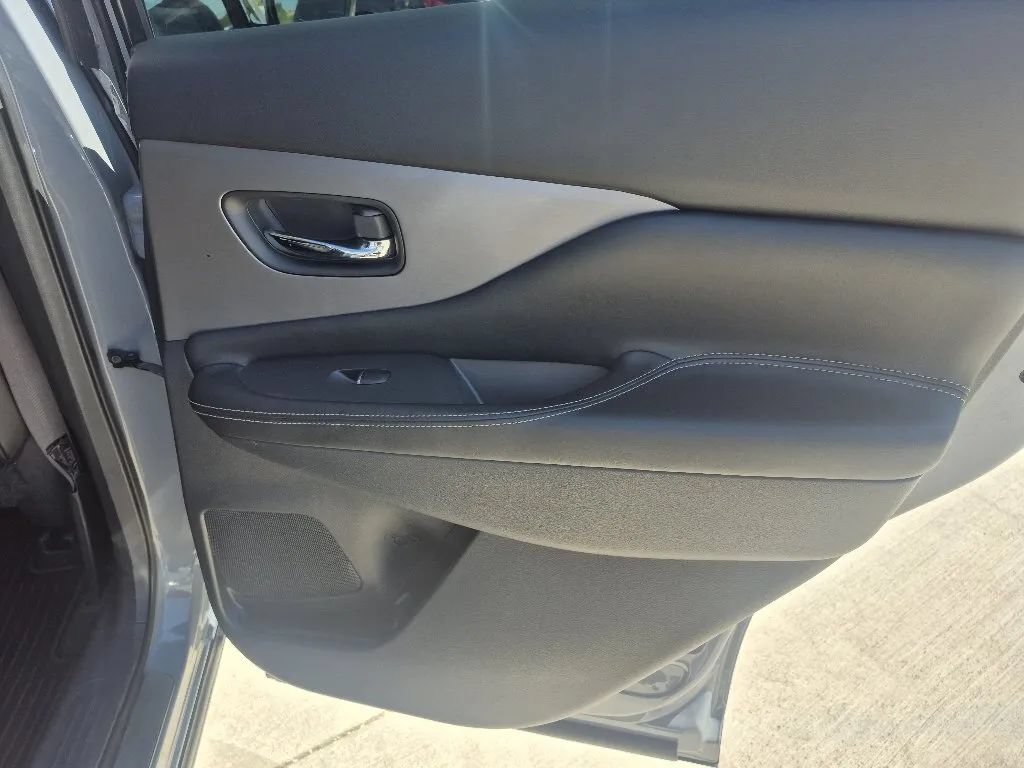 Used 2023 Nissan Murano SL w/ Cargo Package FWD image 18