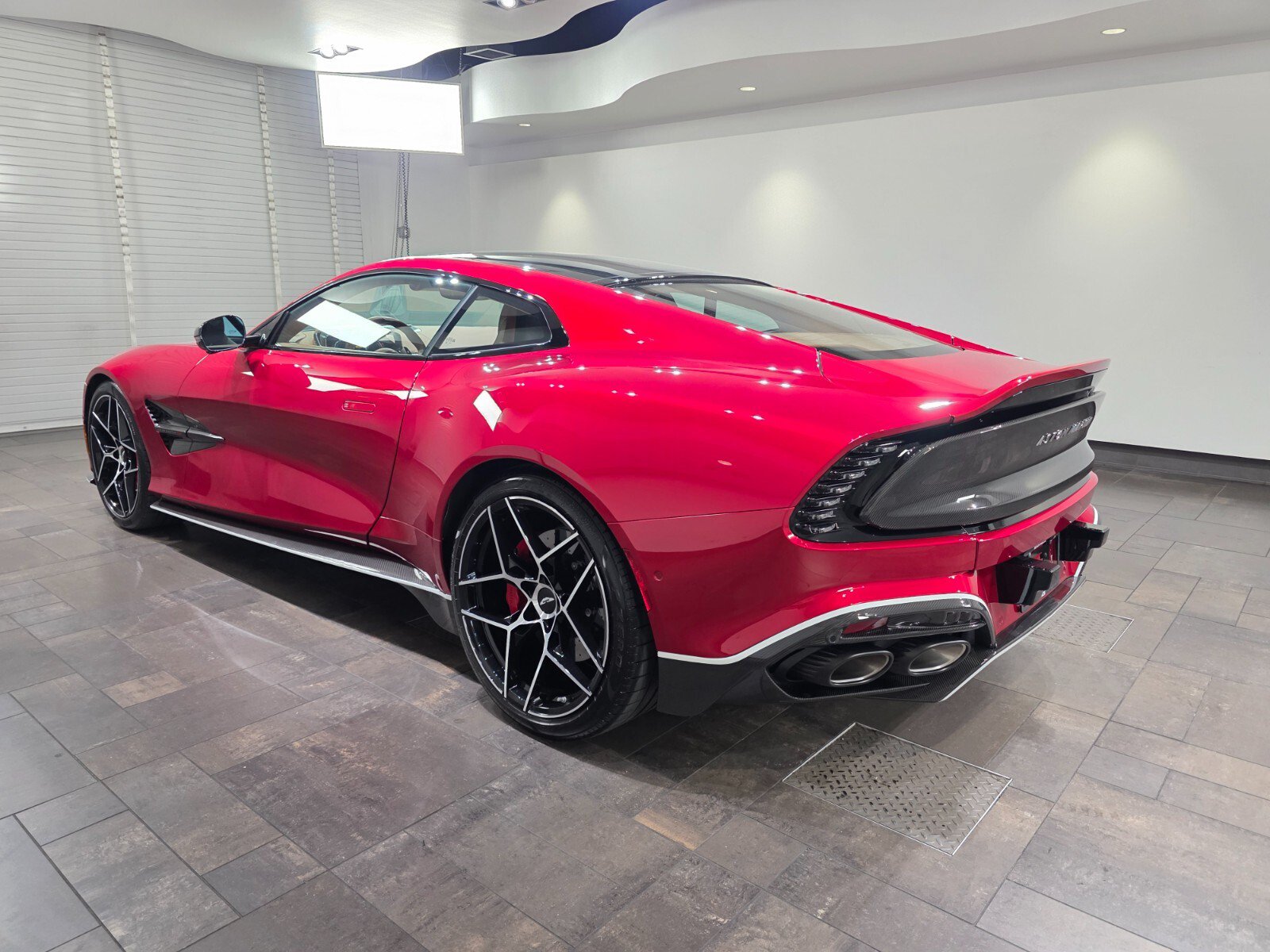 Used 2025 Aston Martin Vanquish RWD image 2