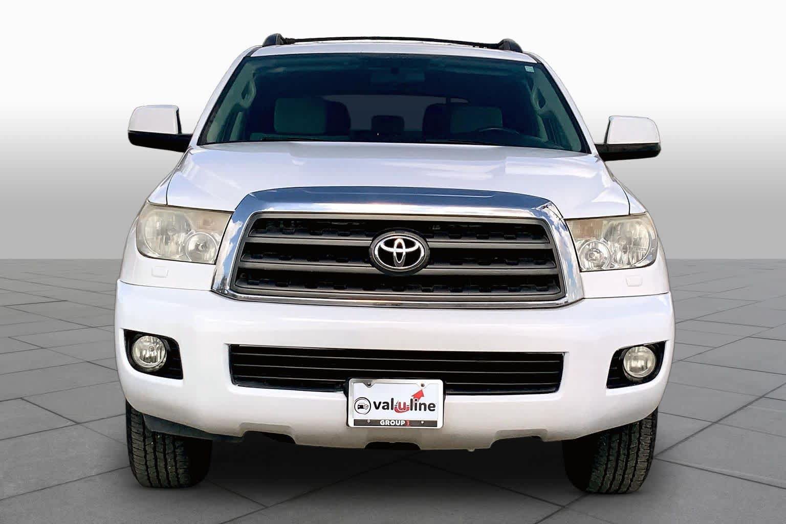Used 2017 Toyota Sequoia SR5 RWD image 4