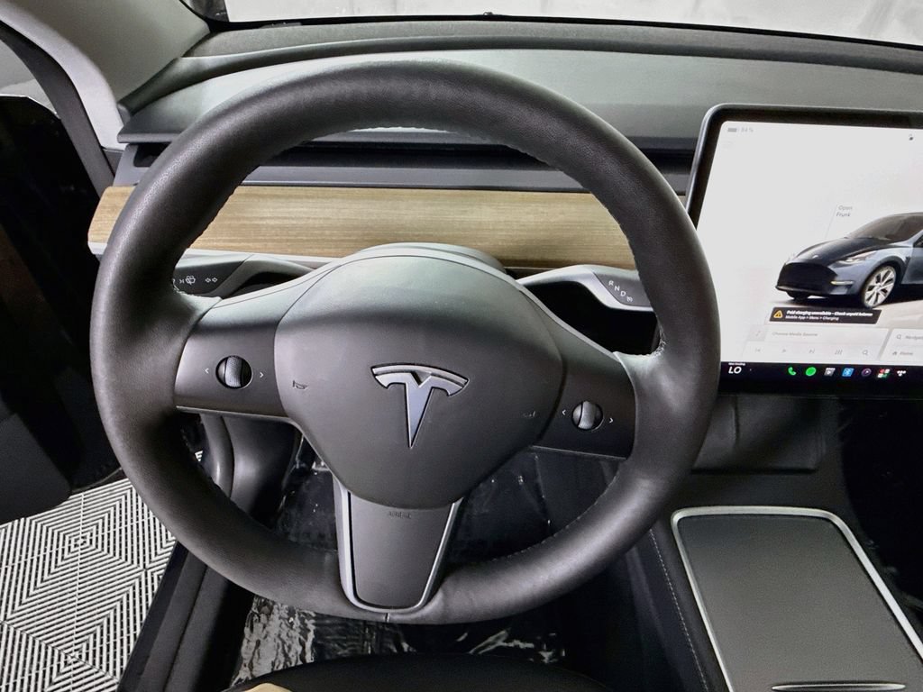 Used 2024 Tesla Model Y Long Range AWD/4WD image 19