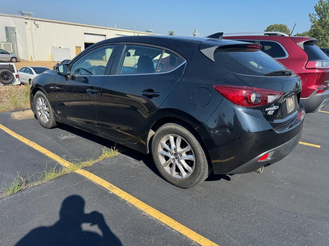 Used 2016 MAZDA MAZDA3 i Touring w/ Popular Equipment Package FWD image 4