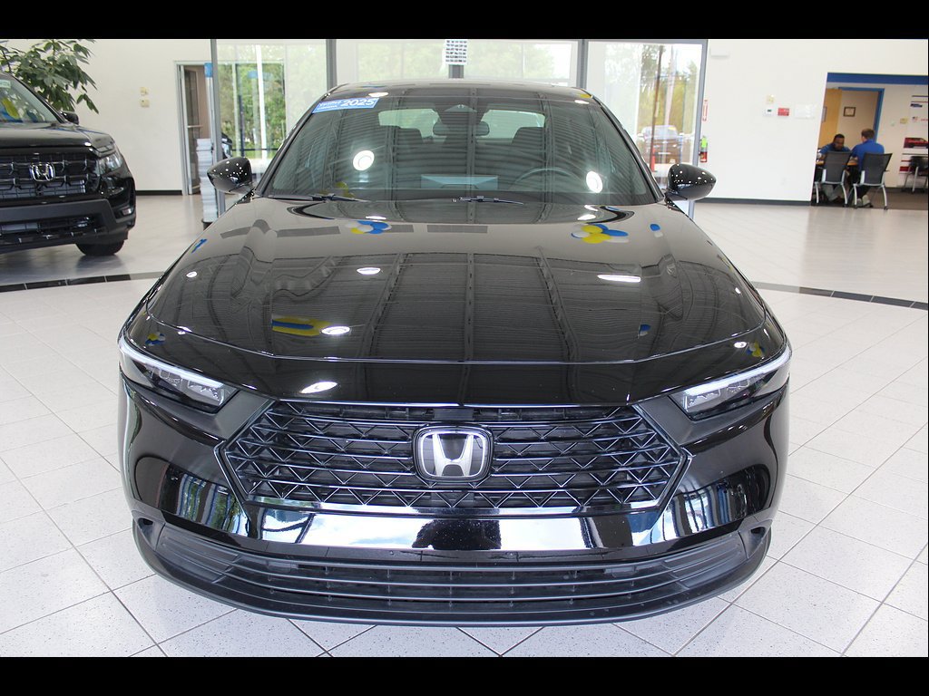Used 2025 Honda Accord Sport image 2