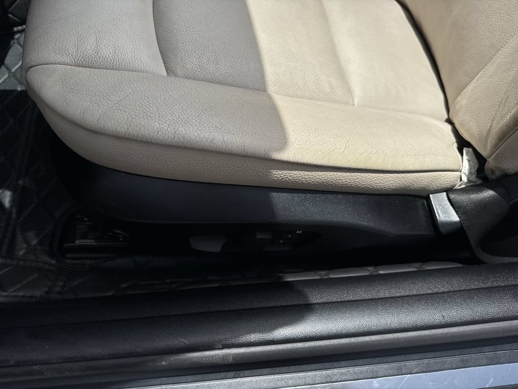 Used 2012 BMW 328i Convertible RWD image 41
