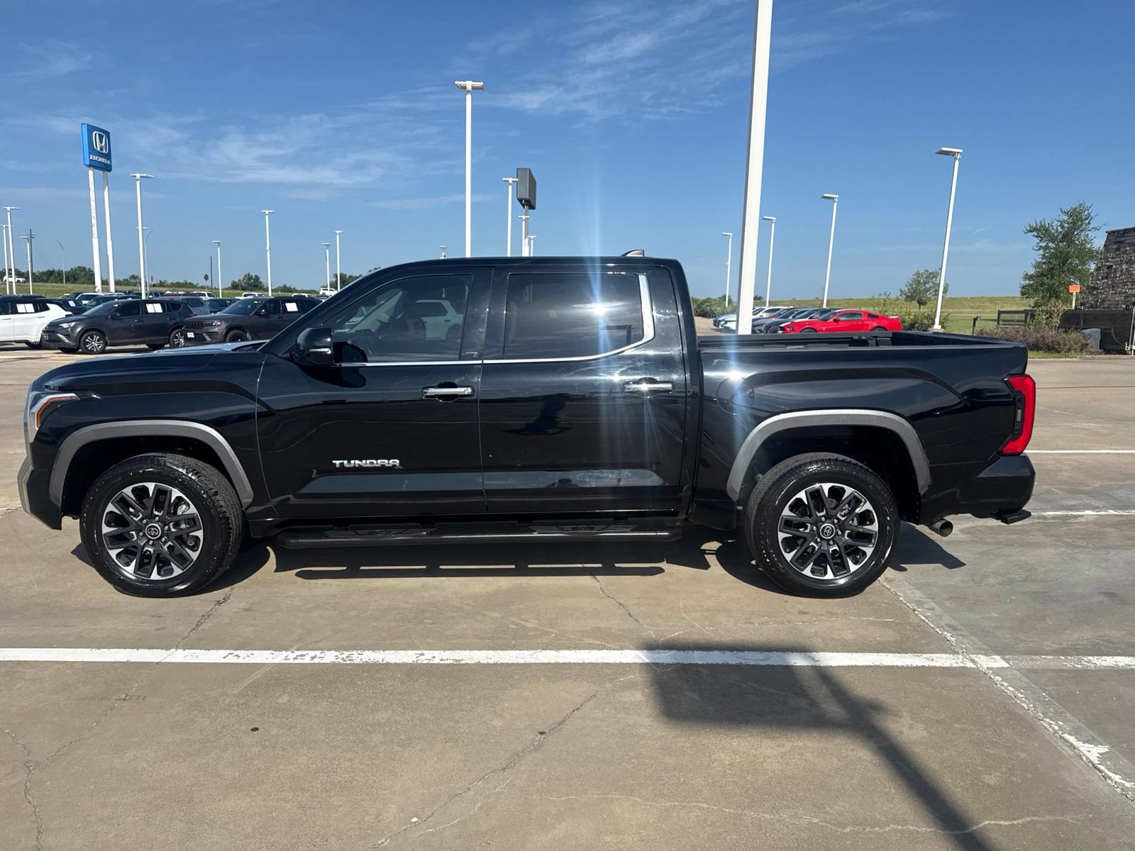 Used 2024 Toyota Tundra Limited w/ Power Package AWD/4WD image 4