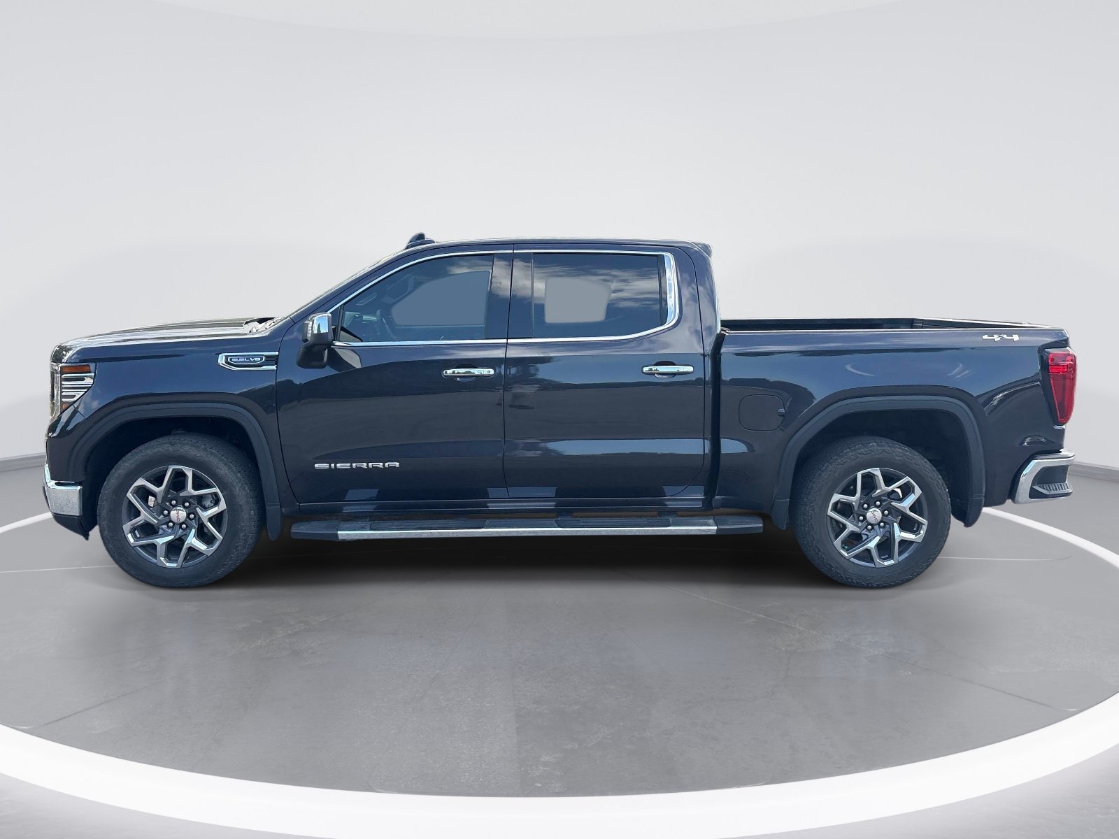 Used 2024 GMC Sierra 1500 SLT w/ SLT Premium Plus Package AWD/4WD image 5
